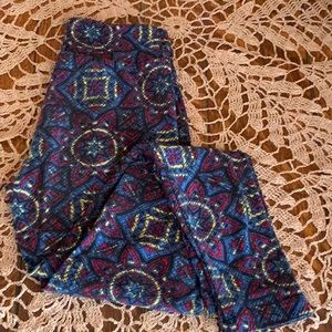 LuLaRoe tween leggings in cute print